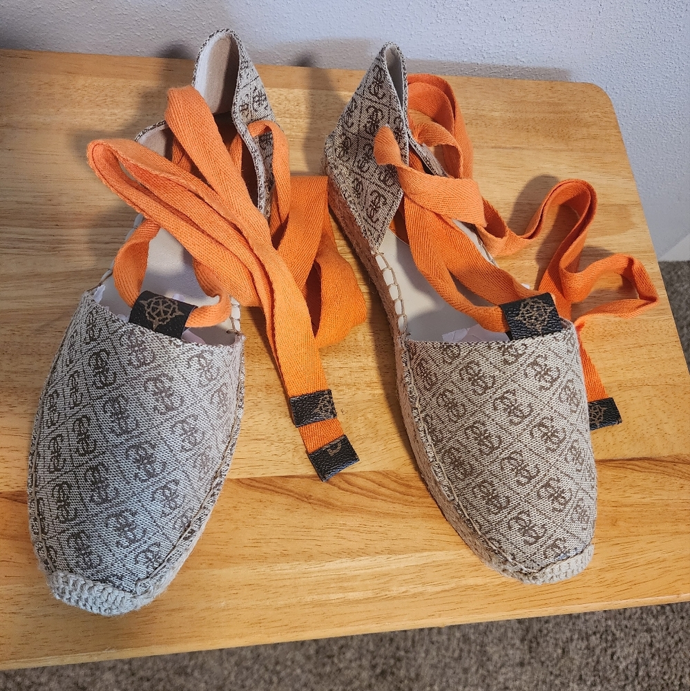 Guess Size 11 Womans Espadrille Sandal Tan With Orange Straps